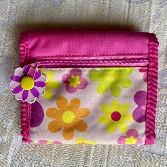 Hello Kitty Wallet 2011 - Picture 2 of 13